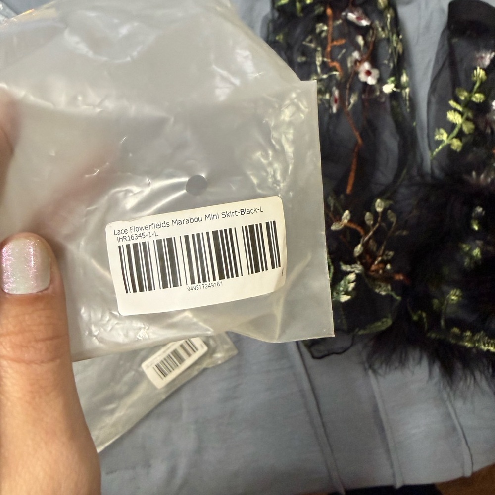 iHeartRaves Black Floral Embroidered Set W/ Flower Choker (SOLD) - Picture 4 of 8